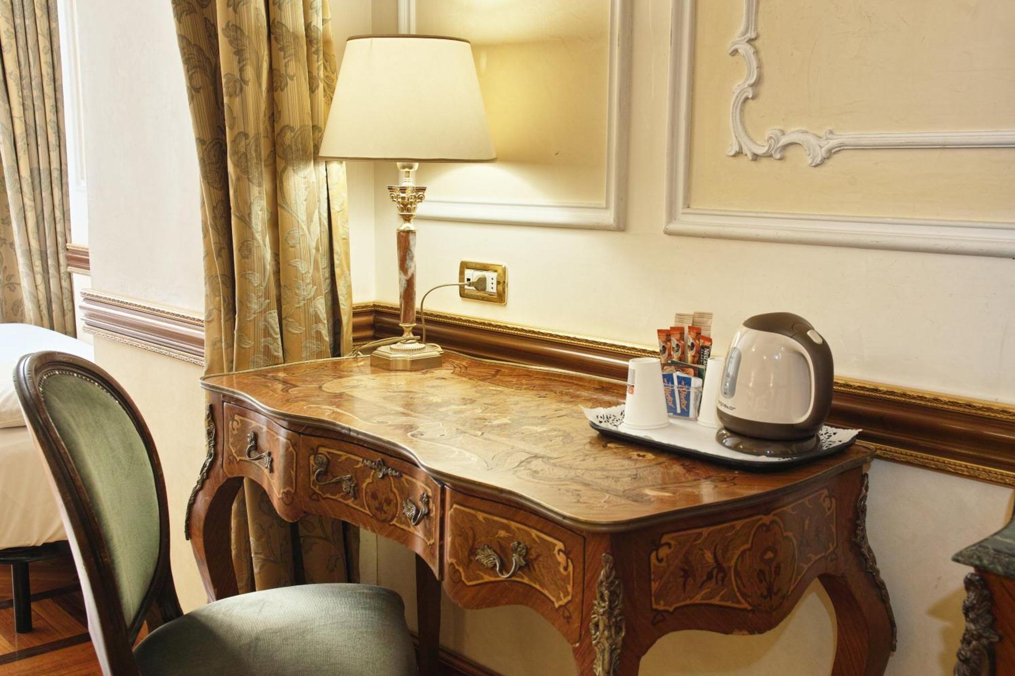 Hotel Hiberia Roma Esterno foto