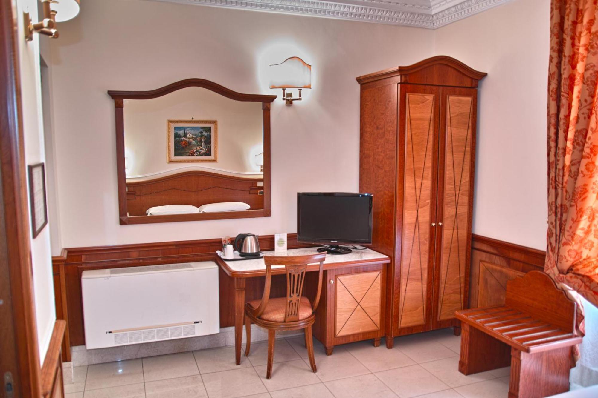 Hotel Hiberia Roma Esterno foto