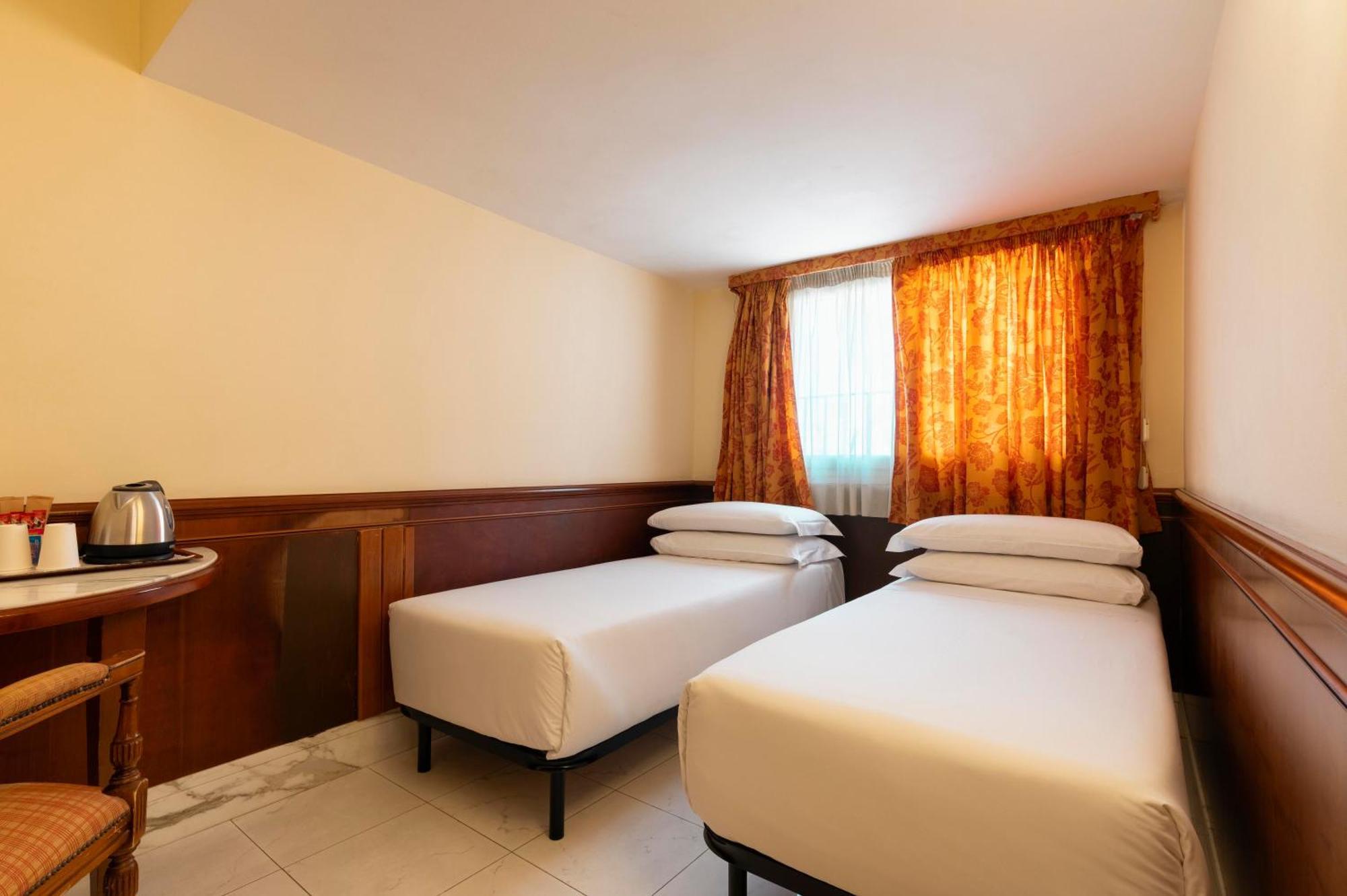 Hotel Hiberia Roma Esterno foto