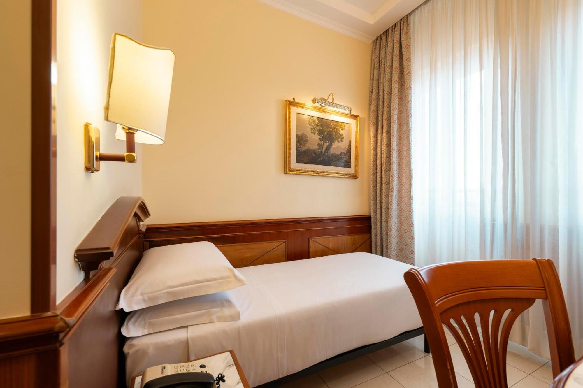 Hotel Hiberia Roma Esterno foto
